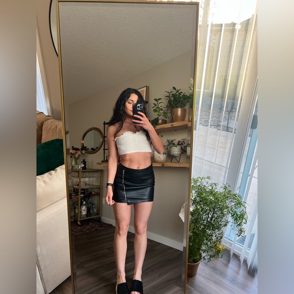 Lulus black faux leather skirt